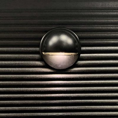 5100 aries svart lightson mot svart bakgrund