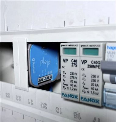 plejd monterad bakom täckbricka 0792671196723