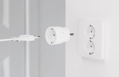 Plejd SPR-01 Smart Plug on-off installerad i vägguttag