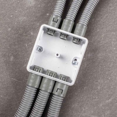 stopps monterad i u-56 kopplingsdosa